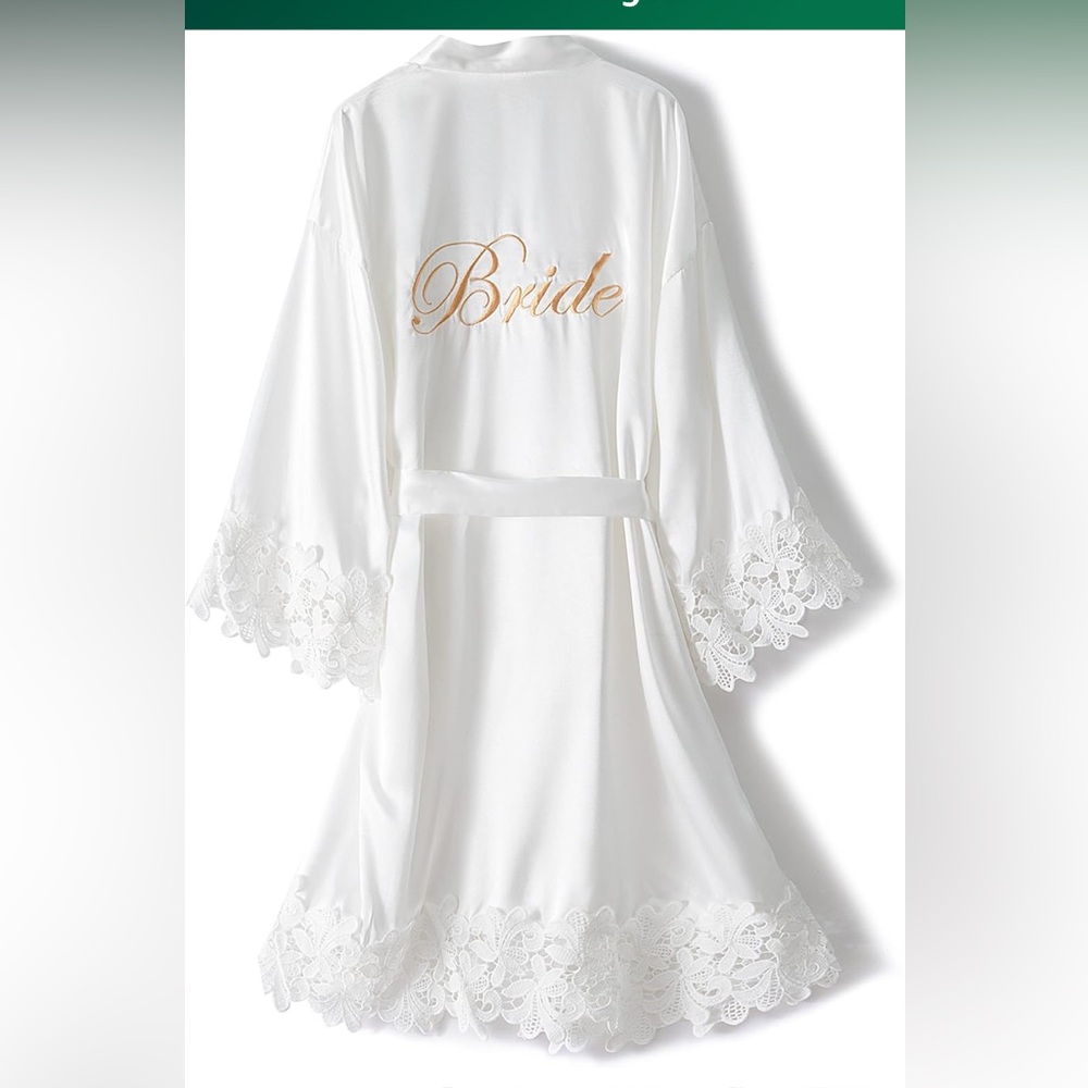Women's Lace Trim Bride Kimono Robe never worn comes with matching white belt